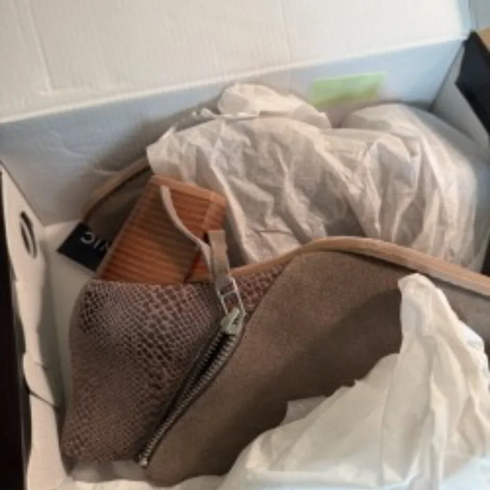 Vionic Leather Booties - NWT - Picture 5 of 9